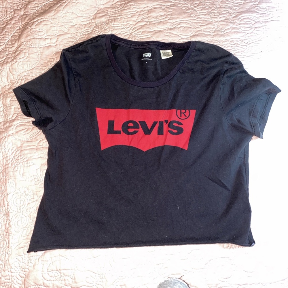 Levi cropped tee